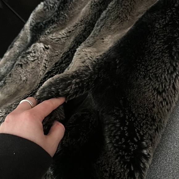 Women’s Kristen Blake faux chinchilla fur reversible vest; size large - Picture 6 of 9